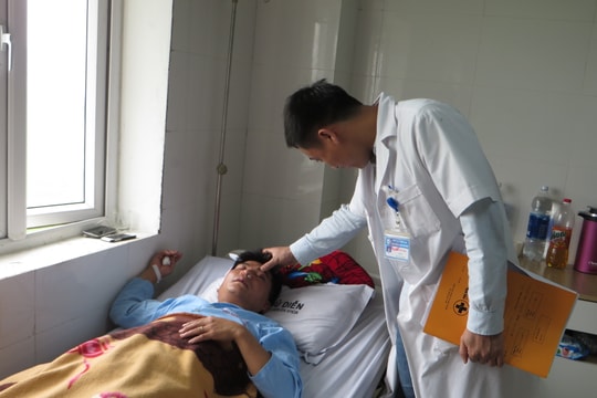 Phạt học sinh, thầy giáo ở Nghệ An bị đánh gãy sống mũi