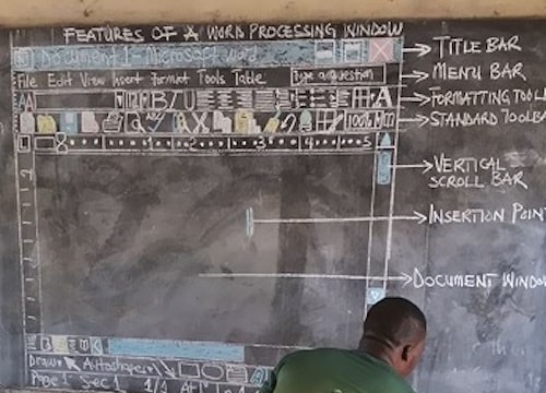 Microsoft vinh danh thầy giáo vẽ giao diện Word lên bảng