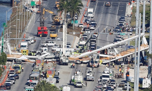 Sập cầu đi bộ 14 triệu đô mới khánh thành tại Mỹ, ít nhất 6 người chết