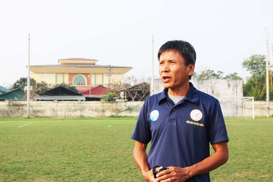 HLV CLB Khánh Hòa e ngại tiền vệ Phan Văn Đức của SLNA