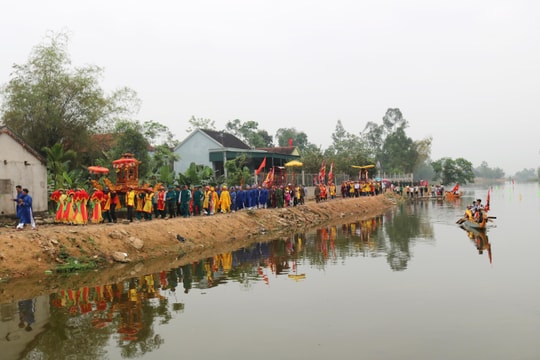 Tưng bừng khai hội Đền Đức Hoàng năm 2018