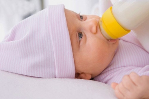 Sự nguy hiểm khi trẻ bị sặc sữa và cách xử trí