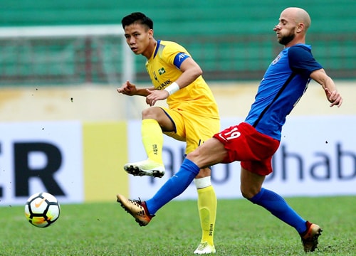 Quế Ngọc Hải: “Cầu thủ phải cháy hết mình ở V-League để giữ chân CĐV“