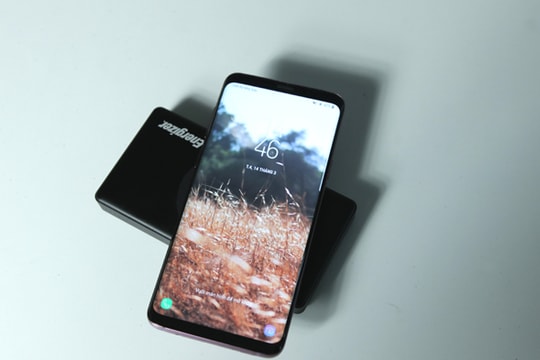 Sạc dự phòng không dây đã có ở Việt Nam, giá hàng triệu đồng