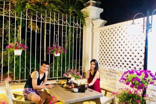 Mê mẩn “ngôi nhà hoa hồng” lãng mạn của vợ chồng Thủy Tiên - Công Vinh 