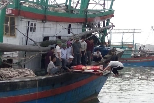 Nghệ An: Bị tai nạn khi tời lưới một ngư dân tử vong