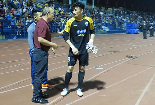 Bùi Tiến Dũng và Đặng Văn Lâm tranh suất bắt chính ở tuyển Việt Nam