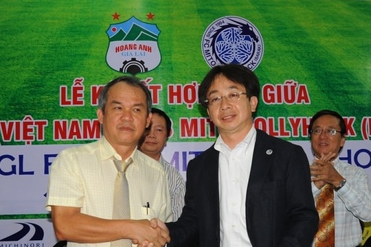 Đội bóng Nhật đặt vấn đề với bầu Đức đưa Công Phượng về thi đấu