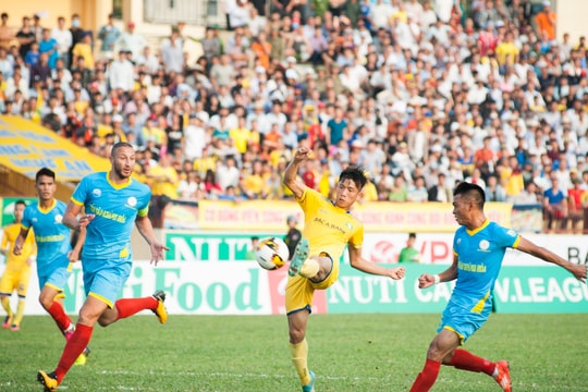 Thua trận mở màn mùa giải, SLNA vỡ vạc nhiều điều  