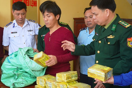 Phát hiện lô ma túy hơn 4 tỷ đồng trong 15 gói trà khô ở Hà Tĩnh