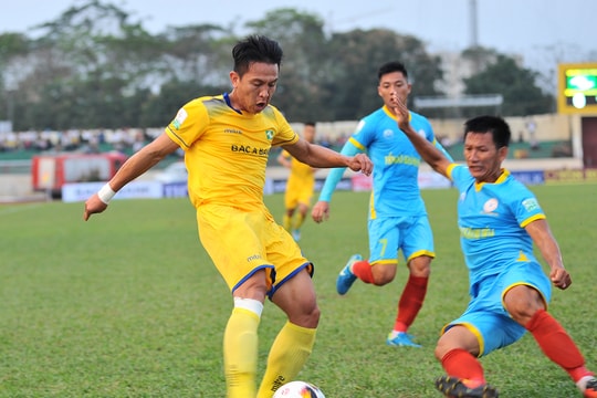 HLV Nguyễn Thành Vinh: “Thế trận hợp lý nhưng các cầu thủ trẻ SLNA vẫn còn thiếu tự tin”