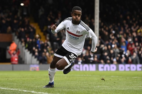 MU nhắm “cơn lốc đường biên” 17 tuổi thay Luke Shaw