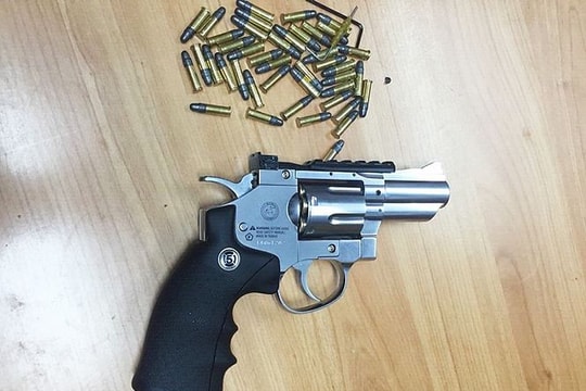 Hành khách Mỹ mang theo súng và hàng trăm viên đạn khi tới Nội Bài