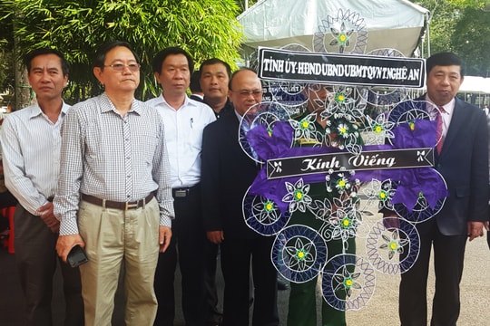 Lãnh đạo tỉnh Nghệ An kính viếng nguyên Thủ tướng Phan Văn Khải