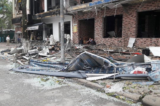 Video: 3 giờ cứu hộ vụ nổ nhà hàng lẩu nướng tại TP Vinh