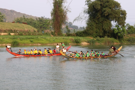 Sôi nổi hội chèo bơi đền Thanh Liệt