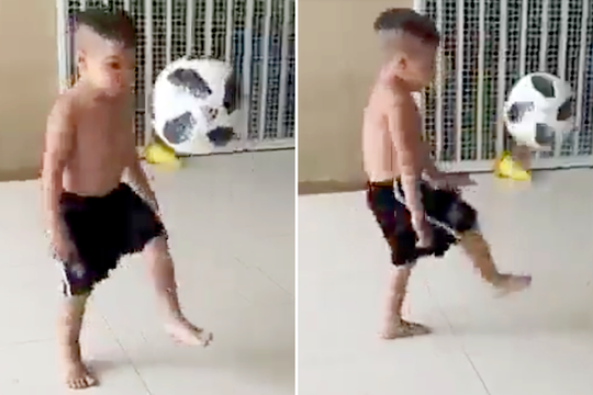 Cậu bé 5 tuổi điệu nghệ gắp bóng và tâng hàng trăm lần