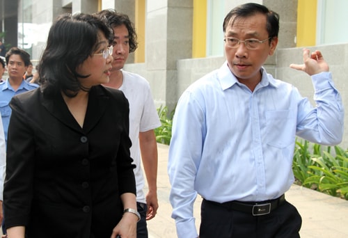 Phó Chủ tịch nước thăm cư dân Carina Plaza bị hỏa hoạn