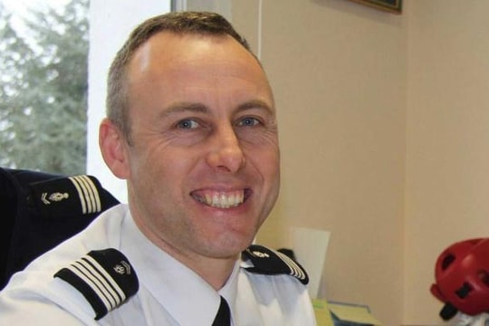 Chuyện viên cảnh sát thế chân nạn nhân bắt cóc khiến cả nước Pháp rơi lệ