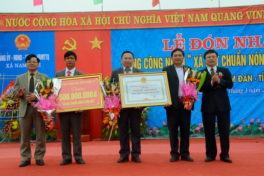 Xã Nam Lĩnh ( Nam Đàn) đón Bằng công nhận đạt chuẩn Nông thôn mới 