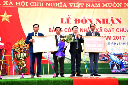 Diễn Xuân (Diễn Châu) đón nhận Bằng công nhận xã đạt chuẩn nông thôn mới