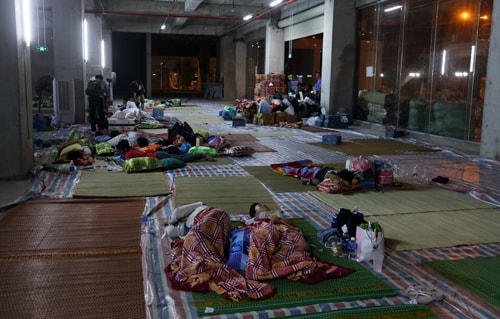 500 cư dân Carina  đang phải tá túc “màn trời chiếu đất“