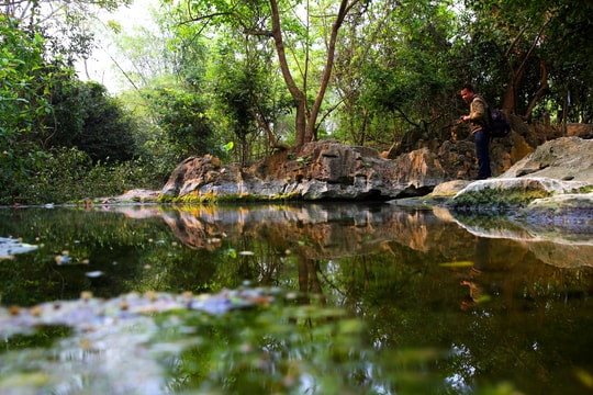 Vẻ hoang sơ của quần thể suối và đền Khe Xanh