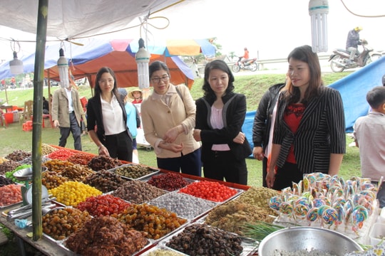 Chưa quan tâm đến quản lý vệ sinh an toàn thực phẩm tại lễ hội đền Bạch Mã