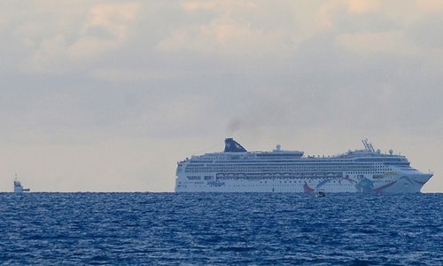 Tàu chở hơn 190 người mắc cạn ngoài khơi Hàn Quốc