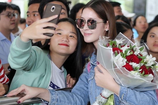 Mỹ nhân chuyển giới người Thái đến TP Hồ Chí Minh