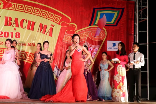 Nữ sinh lớp 12 đạt giải Nhất cuộc thi Người đẹp Lễ hội Đền Bạch Mã