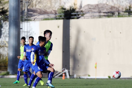 HLV Park Hang Seo bố trí Khắc Ngọc đá cặp cùng Xuân Trường