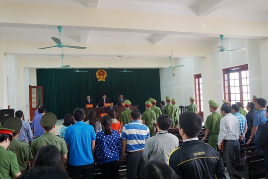 Vắng luật sư bào chữa, "Dũng phi hổ" xin hoãn tòa