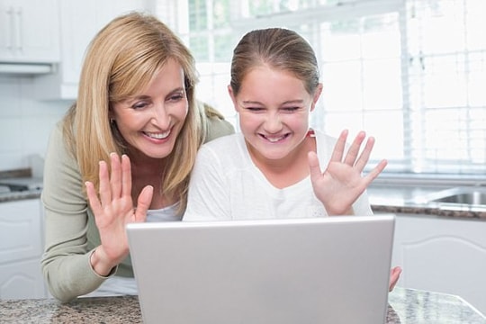 Sử dụng internet hàng ngày là bí quyết hạnh phúc tuổi trung niên?