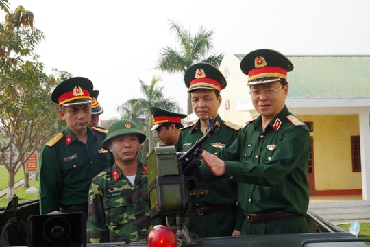 Lãnh đạo Bộ Quốc phòng kiểm tra thiết bị kỹ thuật tại Bộ Chỉ huy quân sự tỉnh