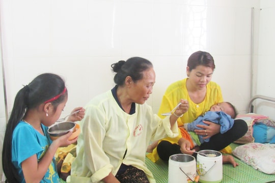 Hơn 150 suất cháo cho bệnh nhân nghèo ở Nghĩa Đàn