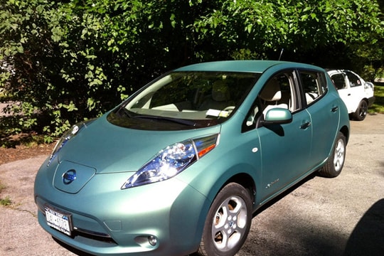 Mua xe màu nào bán lại được giá nhất?