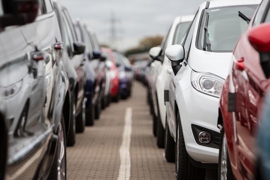 Ôtô nhập khẩu chưa trọn vui đã vội lo