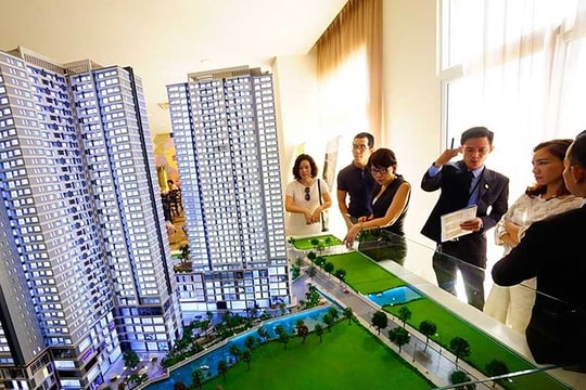 Giá nhà đất tăng nóng, ngân hàng siết vốn vay bất động sản