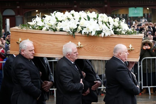 Hình ảnh thế giới tiễn nhà bác học Stephen Hawking về nơi an nghỉ cuối cùng