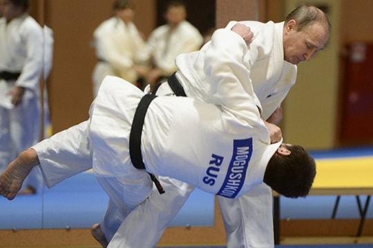 Tổng thống Nga Putin đấu vật judo với tướng cấp cao Ba Lan