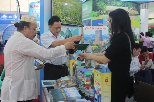 Hơn 1.000 lượt khách tìm hiểu về Cửa Lò tại hội chợ du lịch quốc tế