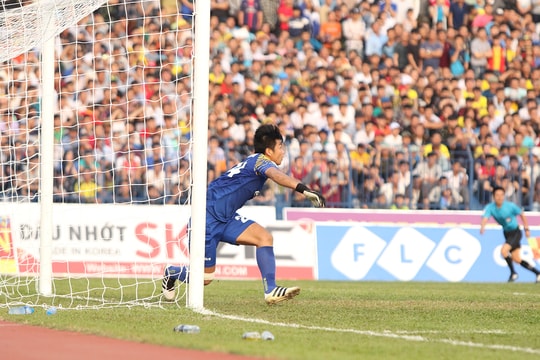 Đội nhà thua, thủ môn Vũ Hải không nhận mình xuất sắc 