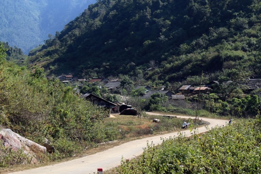 Thăm thẳm Huồi Khe 