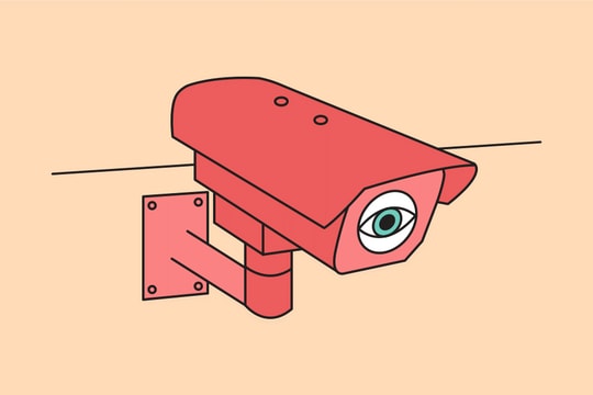 Lợi dụng camera an ninh ghi hình ảnh nhạy cảm 