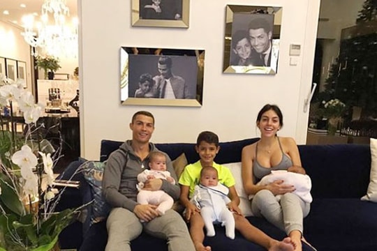 Bạn gái không muốn sinh thêm, còn C. Ronaldo muốn có 7 đứa con