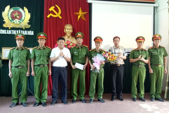 Trao thưởng Ban chuyên án bắt đối tượng vận chuyển 2,5kg ma túy đá