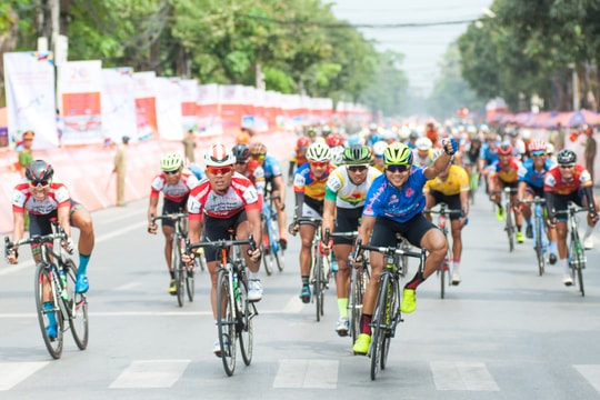 TP. Vinh đón các tay đua xe đạp chặng 6 Cúp Truyền hình TP HCM