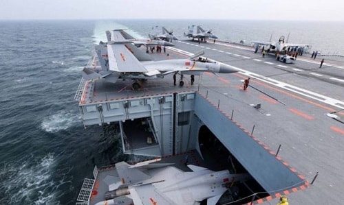 Biên đội tàu sân bay Liêu Ninh bắt đầu tập trận bắn đạn thật ở Biển Đông