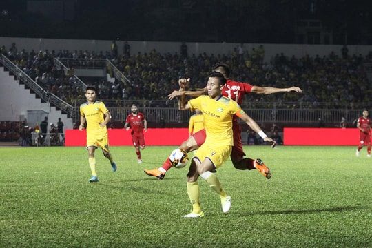 Show diễn ấn tượng của Quế Ngọc Hải ngày tái ngộ HLV Toshiya Miura